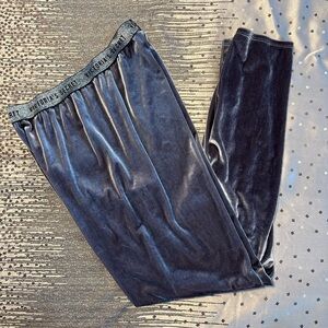 Victoria’s Secret Velvet Loungers M